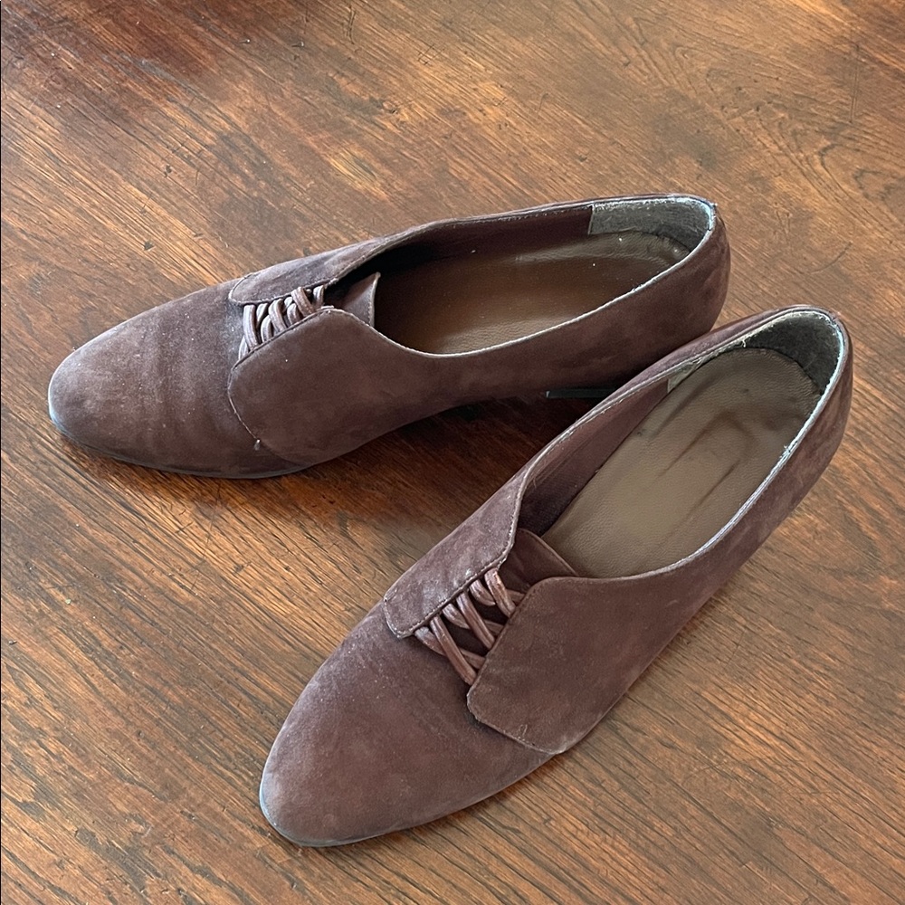 Beautiful brown suede shoes by Naturalizer. Size 8